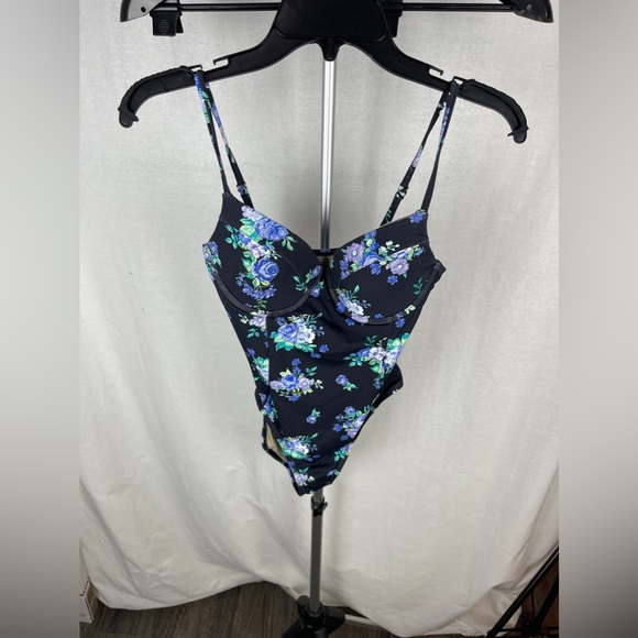 WeWoreWhat Underwire Black With Blue Flowers One-Piece Size Medium NWT - Picture 4 of 11